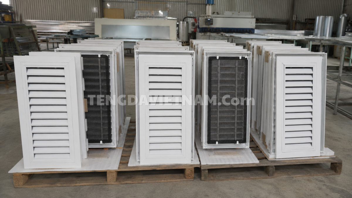 Cửa gió hồi có lưới lọc bụi bản lề chuẩn bị giao công trình HVAC
